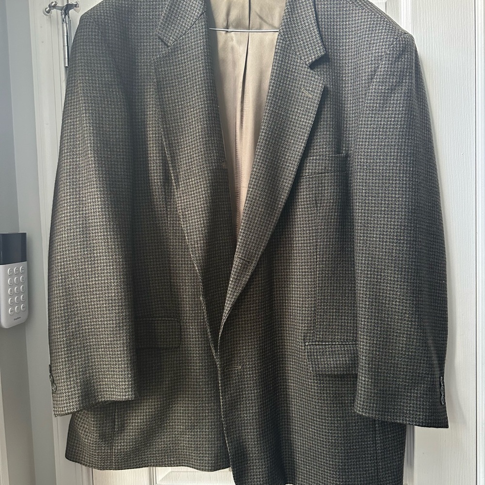 Gray Sport Coat with Classic Design